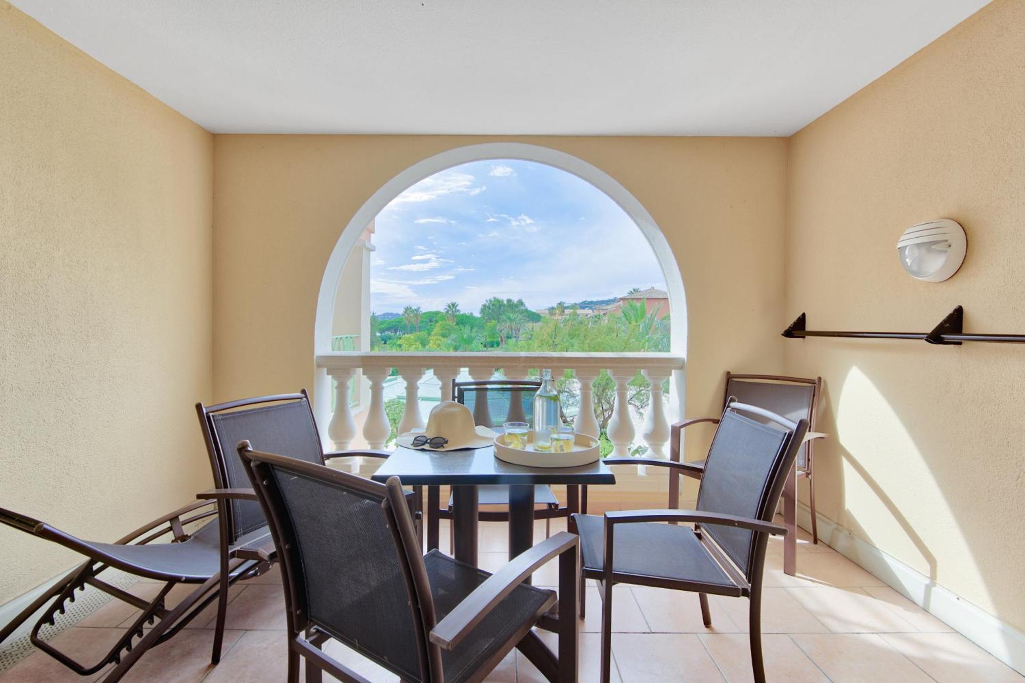 لي إيسامبر Residence Pierre & Vacances Premium Les Calanques Des Issambres المظهر الخارجي الصورة