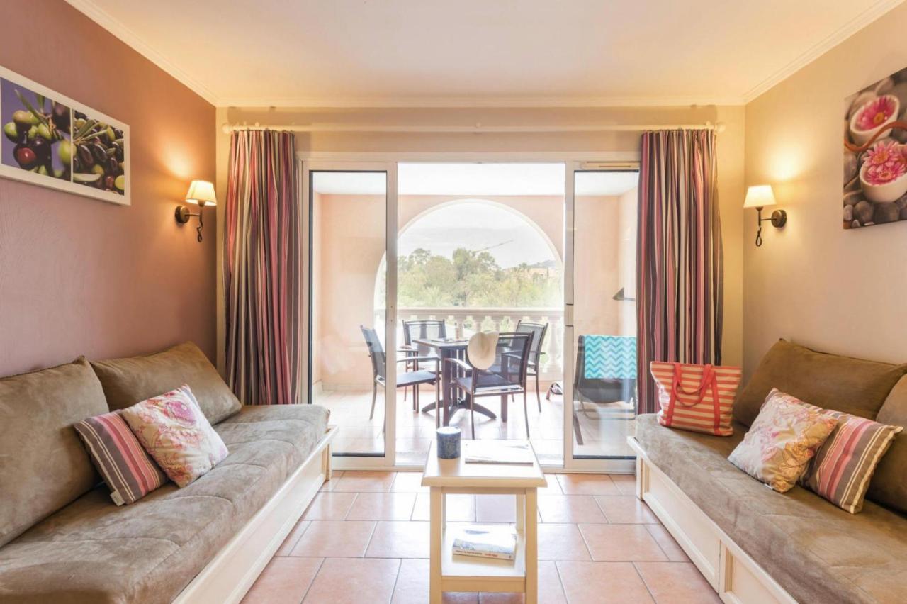 لي إيسامبر Residence Pierre & Vacances Premium Les Calanques Des Issambres المظهر الخارجي الصورة