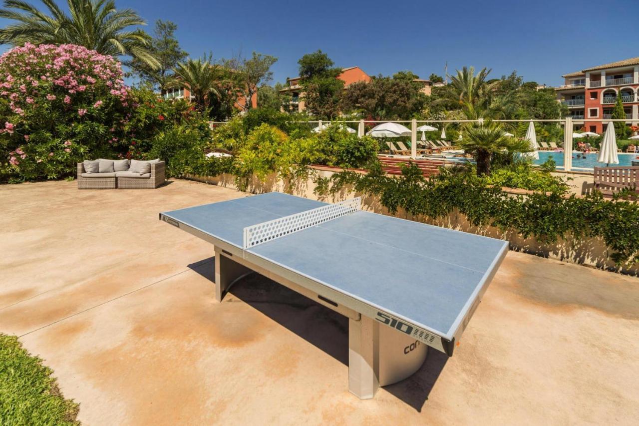 لي إيسامبر Residence Pierre & Vacances Premium Les Calanques Des Issambres المظهر الخارجي الصورة