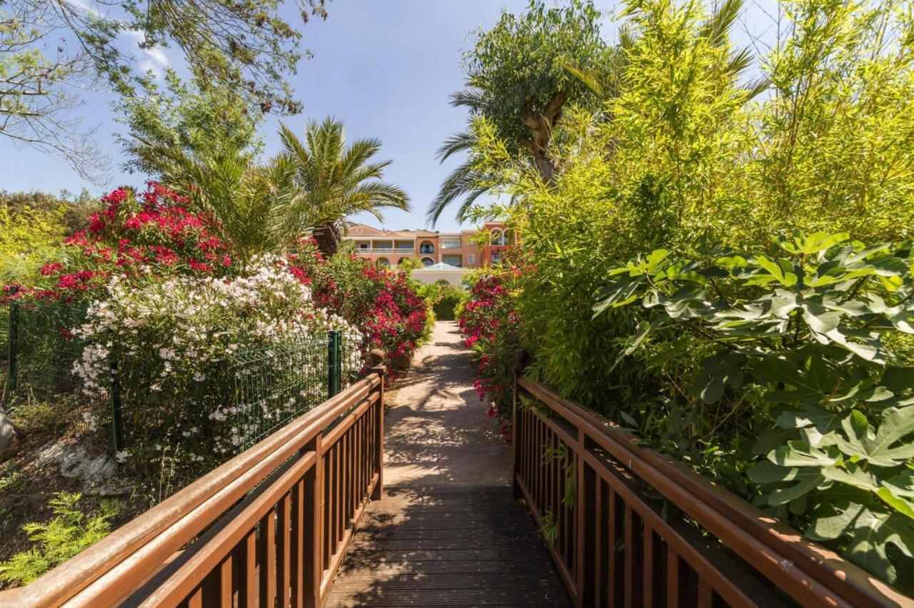 لي إيسامبر Residence Pierre & Vacances Premium Les Calanques Des Issambres المظهر الخارجي الصورة