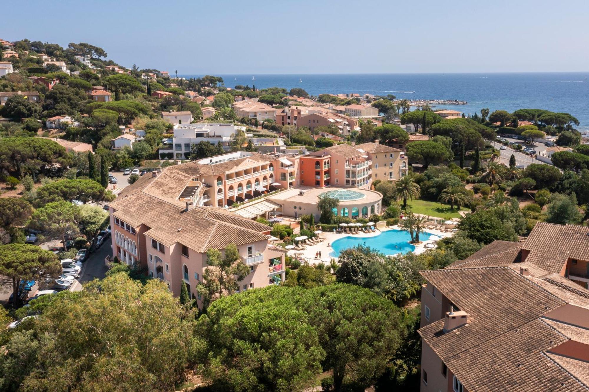 لي إيسامبر Residence Pierre & Vacances Premium Les Calanques Des Issambres المظهر الخارجي الصورة