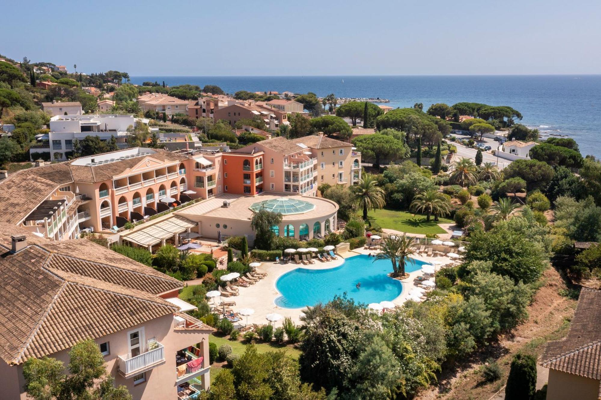 لي إيسامبر Residence Pierre & Vacances Premium Les Calanques Des Issambres المظهر الخارجي الصورة