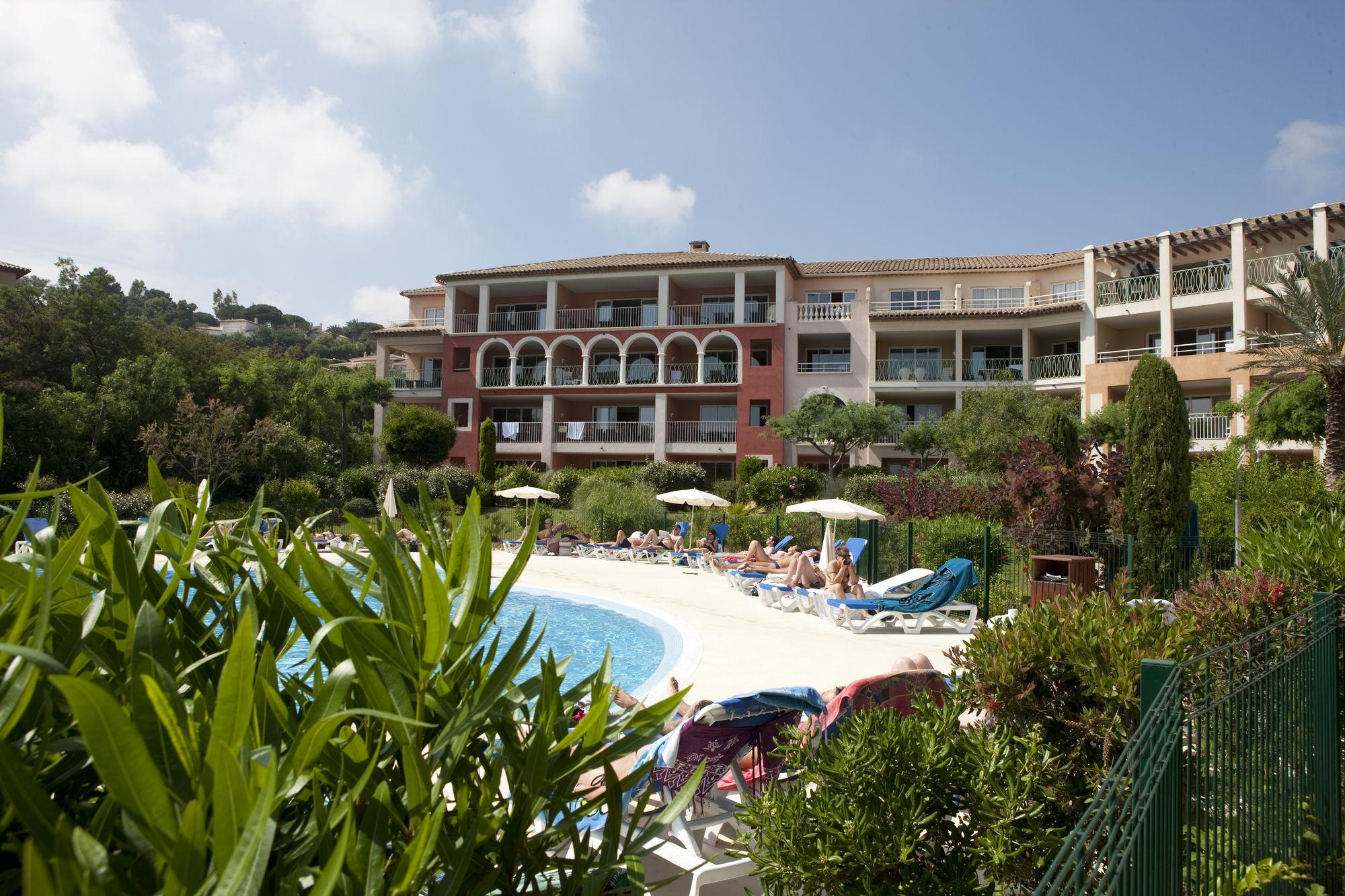 لي إيسامبر Residence Pierre & Vacances Premium Les Calanques Des Issambres المظهر الخارجي الصورة