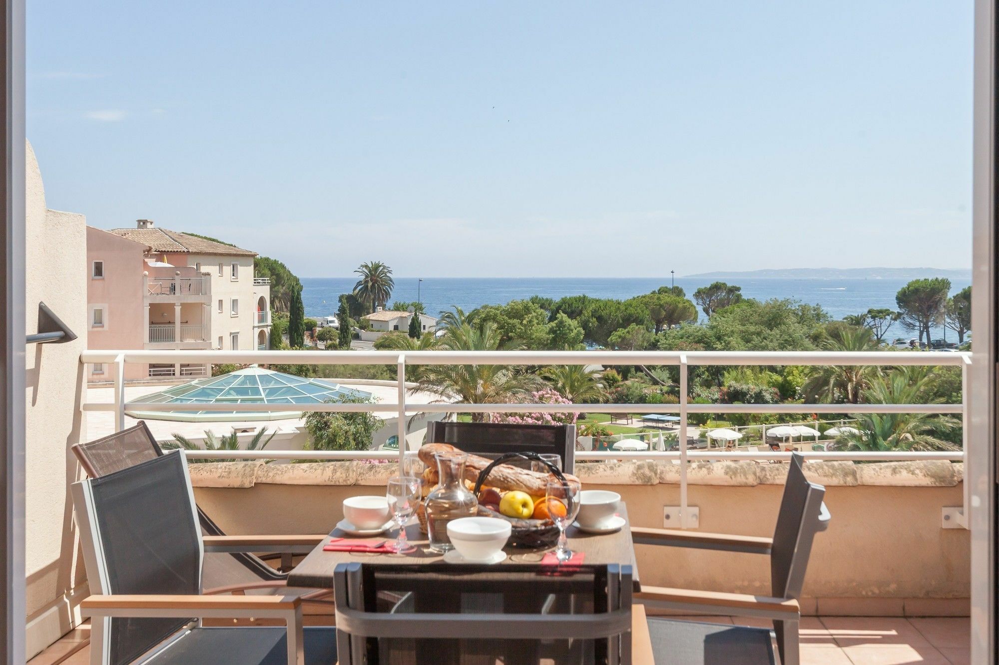 لي إيسامبر Residence Pierre & Vacances Premium Les Calanques Des Issambres المظهر الخارجي الصورة